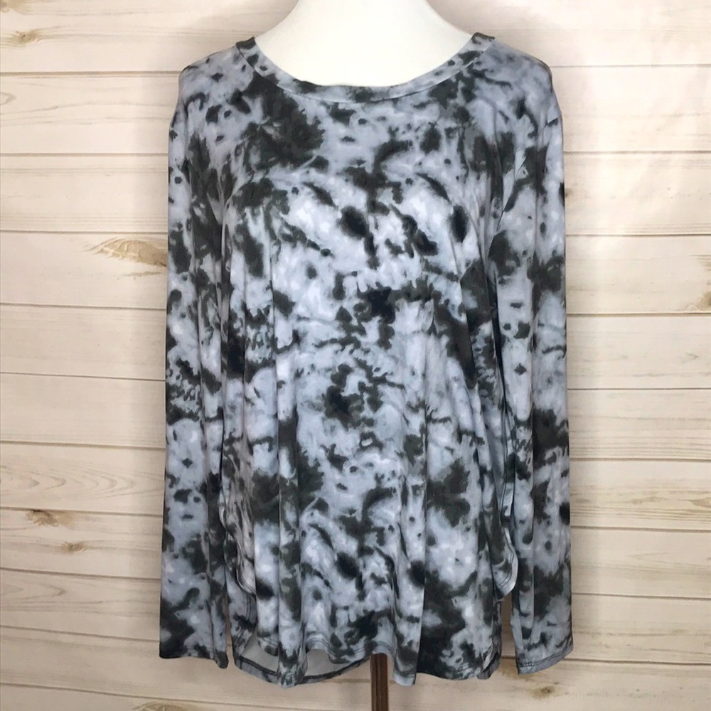 AGNES & DORA Tulip Hem Tie-Dye Tee